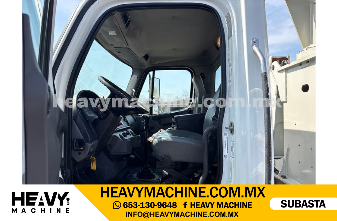 Grúa Titán 2013 FREIGHTLINER 114SD
