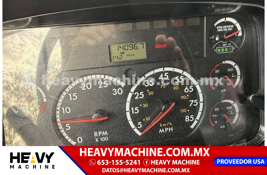 Grúa Titán 2013 FREIGHTLINER BUSINESS CLASS M2 106