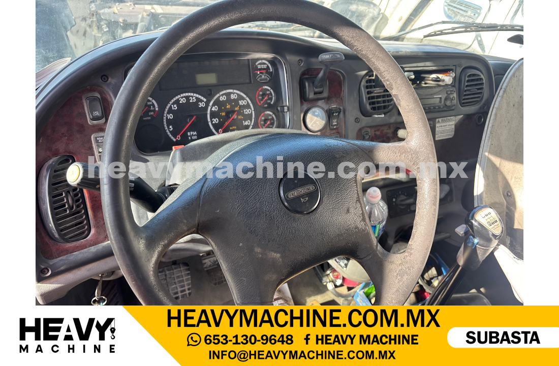 Grúa Titán 2013 FREIGHTLINER M2