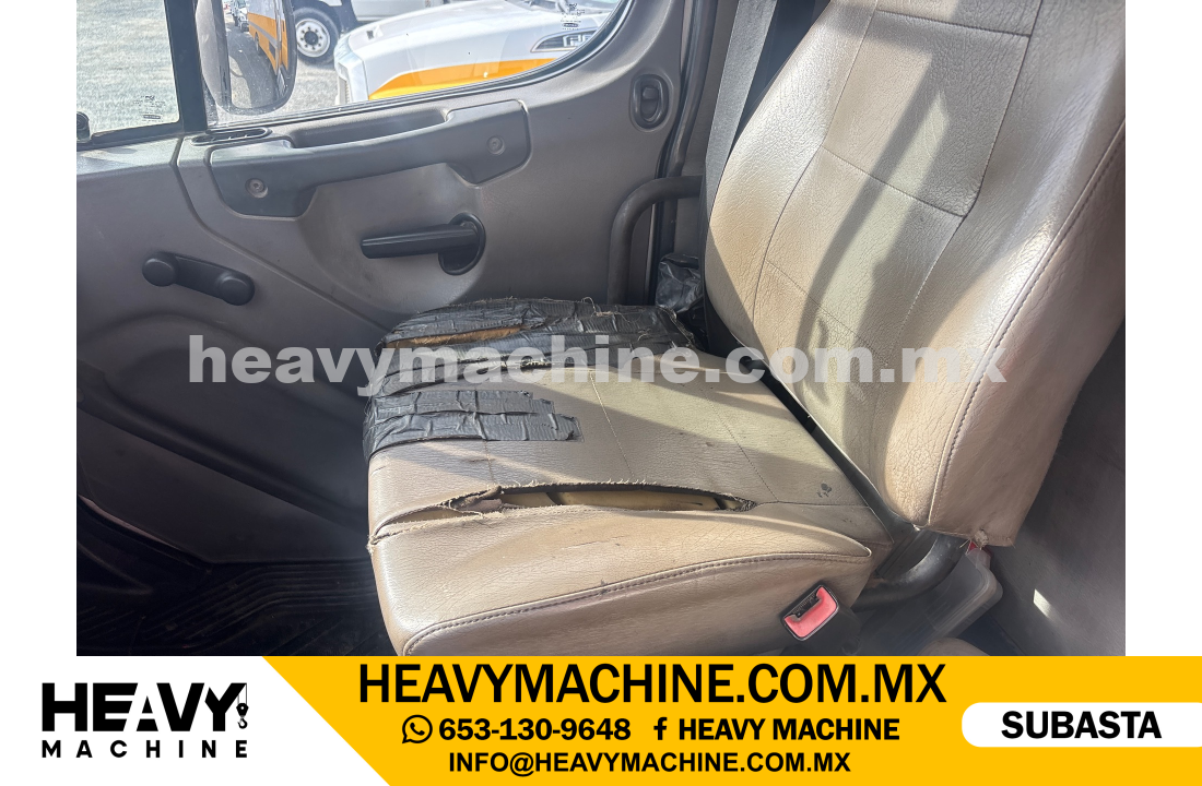 Grúa Titán 2014 FREIGHTLINER M2106