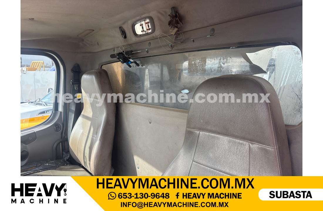 Grúa Titán 2014 FREIGHTLINER M2106