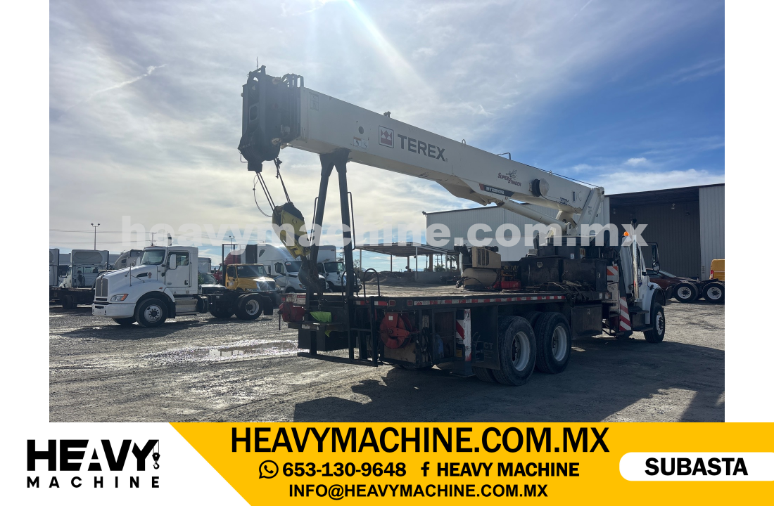 Grúa Titán 2014 FREIGHTLINER M2106