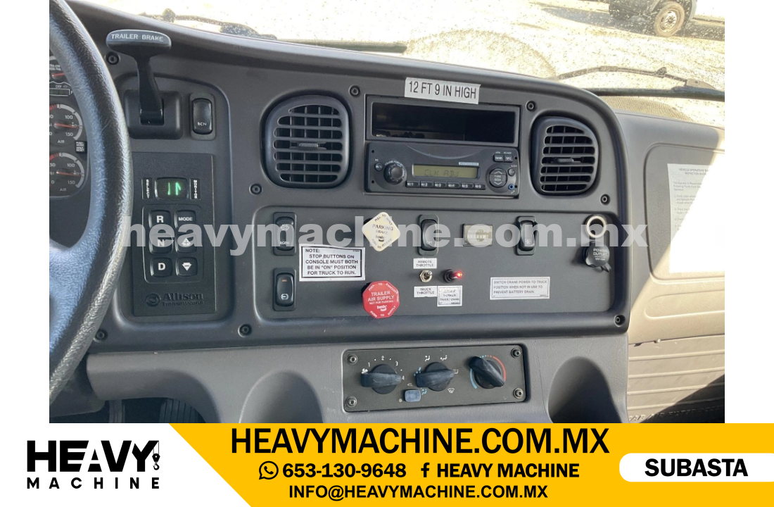 Grúa Titán FREIGHTLINER M2106