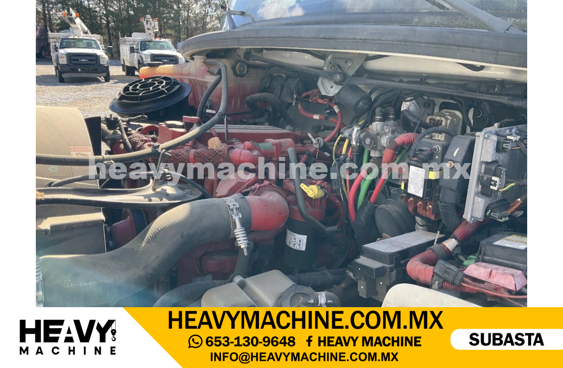 Grúa Titán FREIGHTLINER M2106