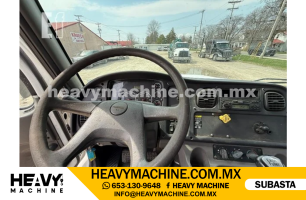 Grúa Titán 2005 FREIGHTLINER M2106V