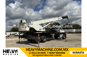 Grúa Titán 2012 FREIGHTLINER M2106