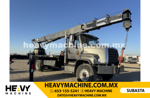 Grúa Titán 2013 FREIGHTLINER 108SD