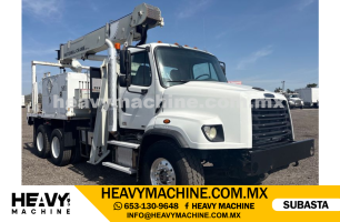 Grúa Titán 2013 FREIGHTLINER 114SD