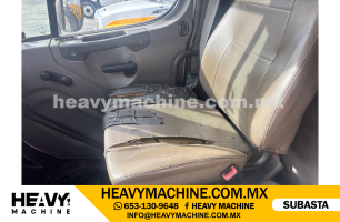 Grúa Titán 2014 FREIGHTLINER M2106