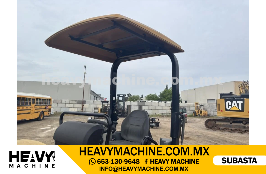 Maquinaria Pesada Compactadora 2002 CAT CB24B