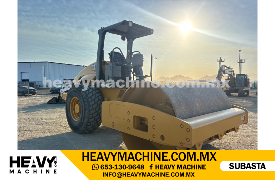 Maquinaria Pesada Compactadora 2004 CAT CS563E