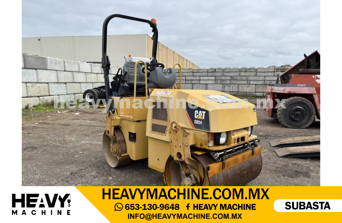 Maquinaria Pesada Compactadora 2011 CAT CB24