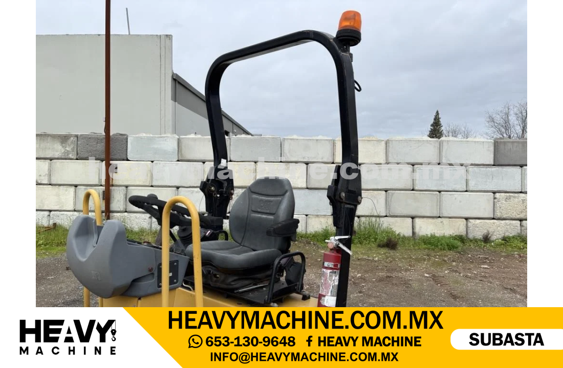 Maquinaria Pesada Compactadora 2011 CAT CB24