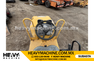 Maquinaria Pesada Compactadora 2011 CAT CB24