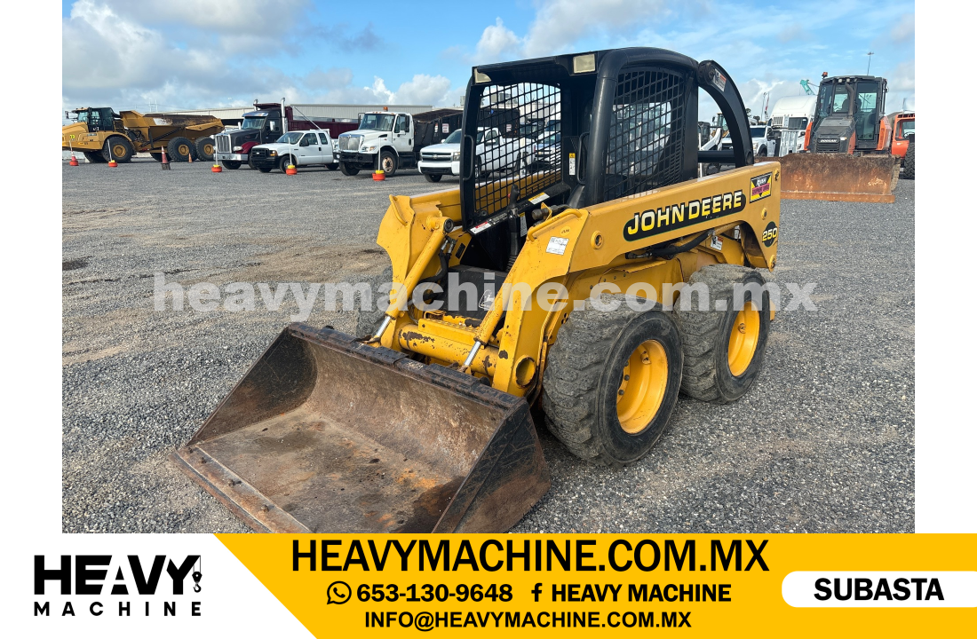 Maquinaria Pesada Mini Cargador 2001 JOHN DEERE 250