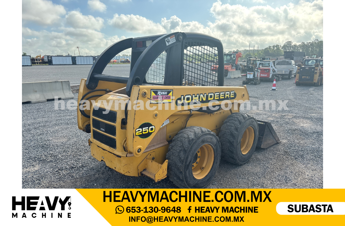 Maquinaria Pesada Mini Cargador 2001 JOHN DEERE 250