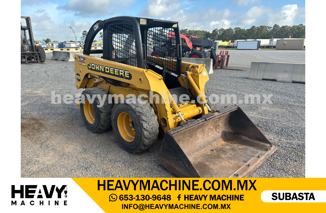 Maquinaria Pesada Mini Cargador 2001 JOHN DEERE 250
