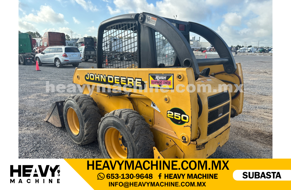 Maquinaria Pesada Mini Cargador 2001 JOHN DEERE 250
