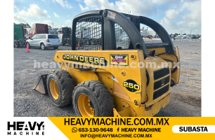 Maquinaria Pesada Mini Cargador 2001 JOHN DEERE 250