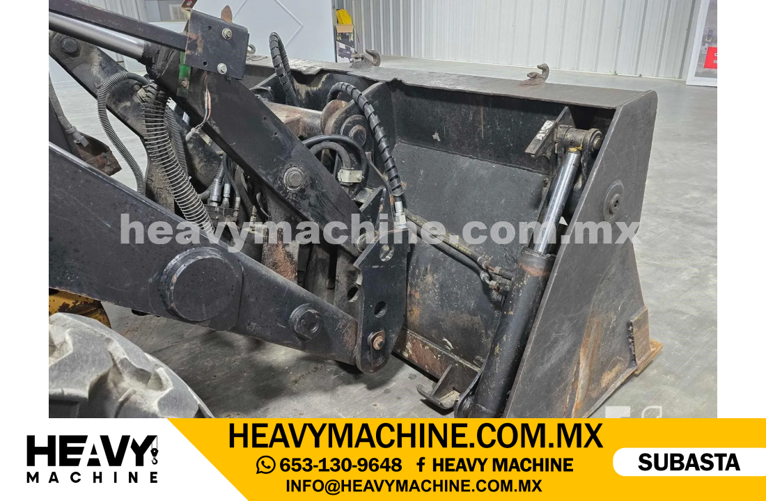 Maquinaria Pesada Retroexcavadora 2004 CAT 416D