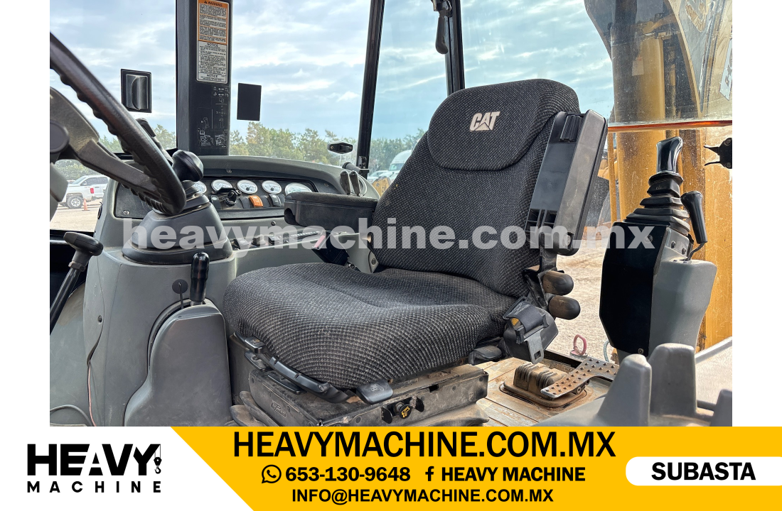 Maquinaria Pesada Retroexcavadora 2004 CAT 420D