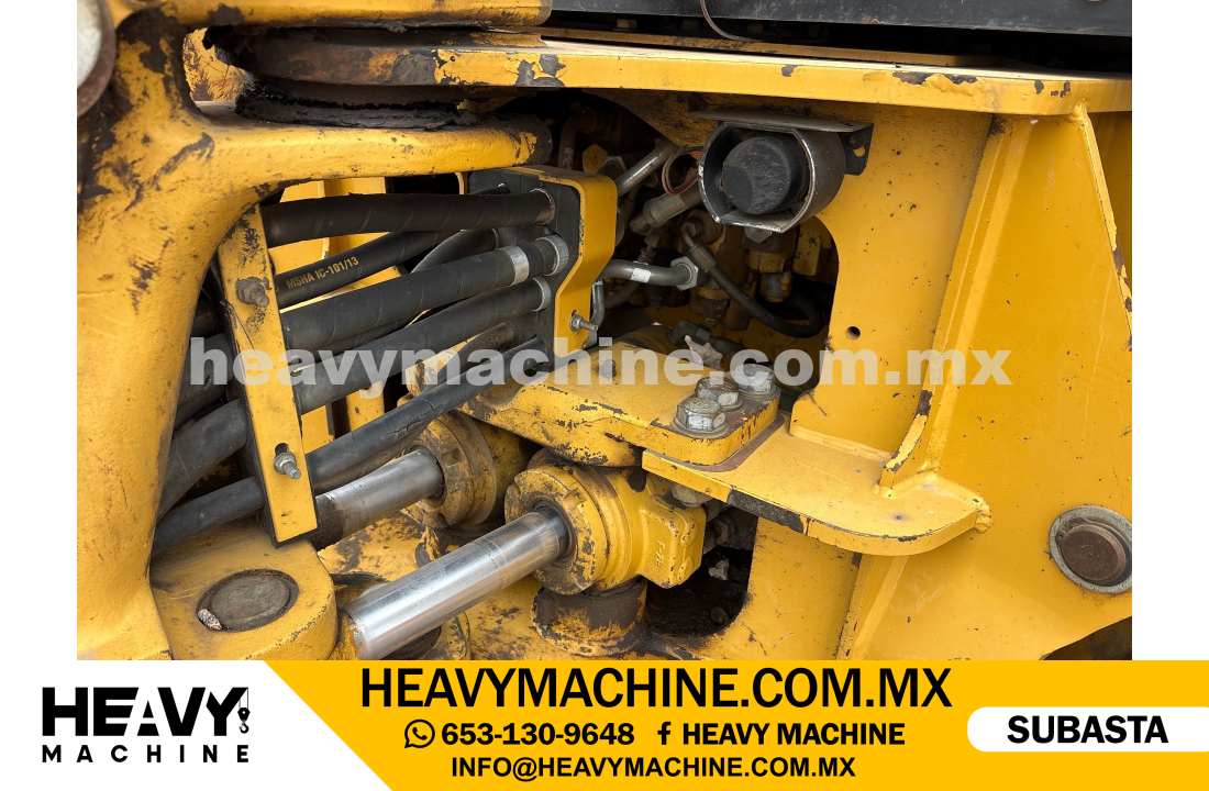 Maquinaria Pesada Retroexcavadora 2004 CAT 420D