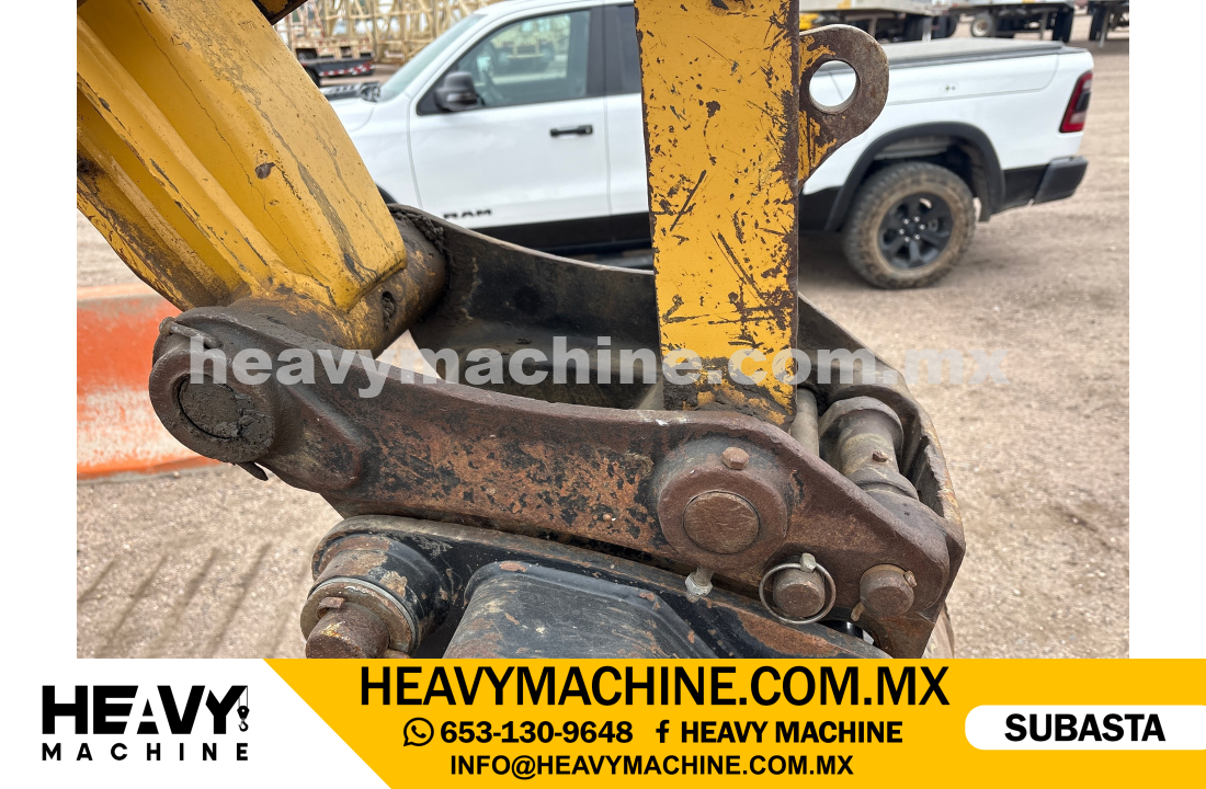 Maquinaria Pesada Retroexcavadora 2004 CAT 420D