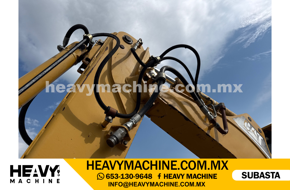 Maquinaria Pesada Retroexcavadora 2005 CAT 420D