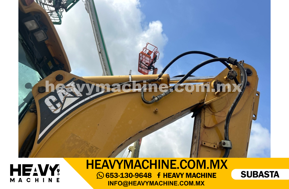 Maquinaria Pesada Retroexcavadora 2005 CAT 420D
