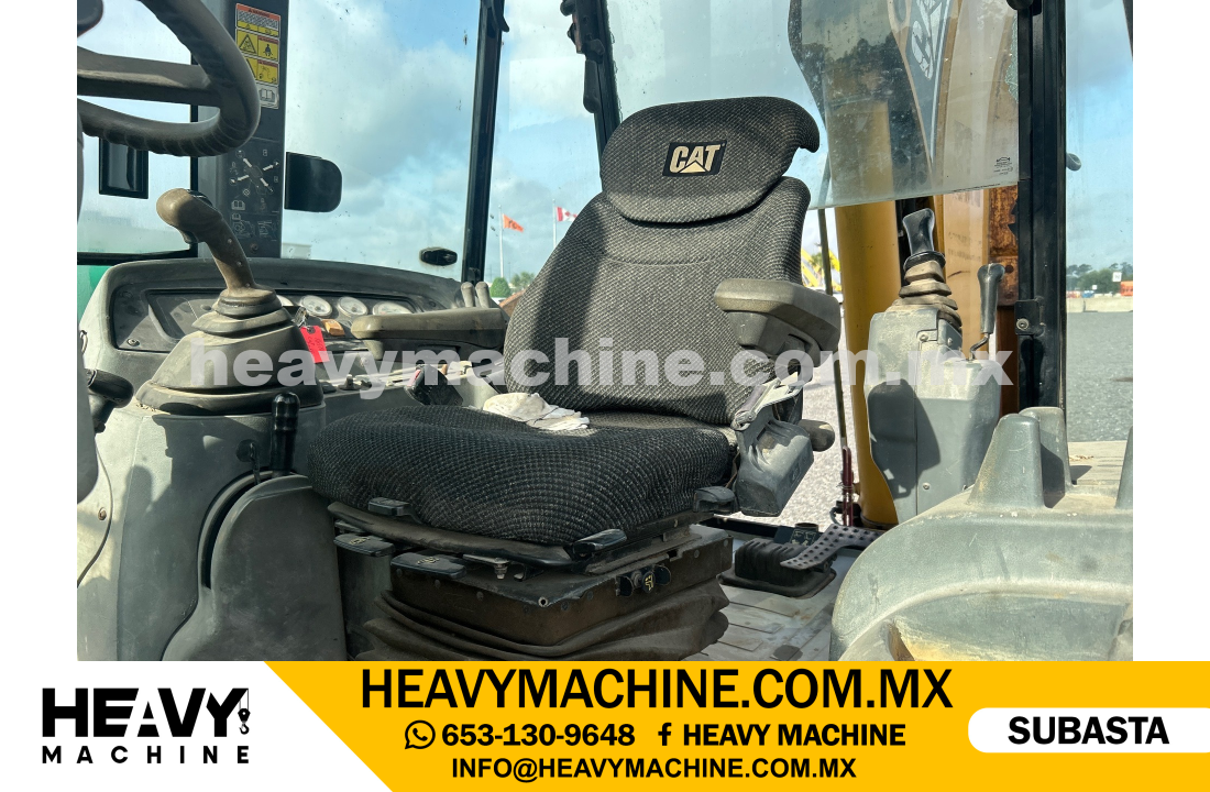 Maquinaria Pesada Retroexcavadora 2005 CAT 420D