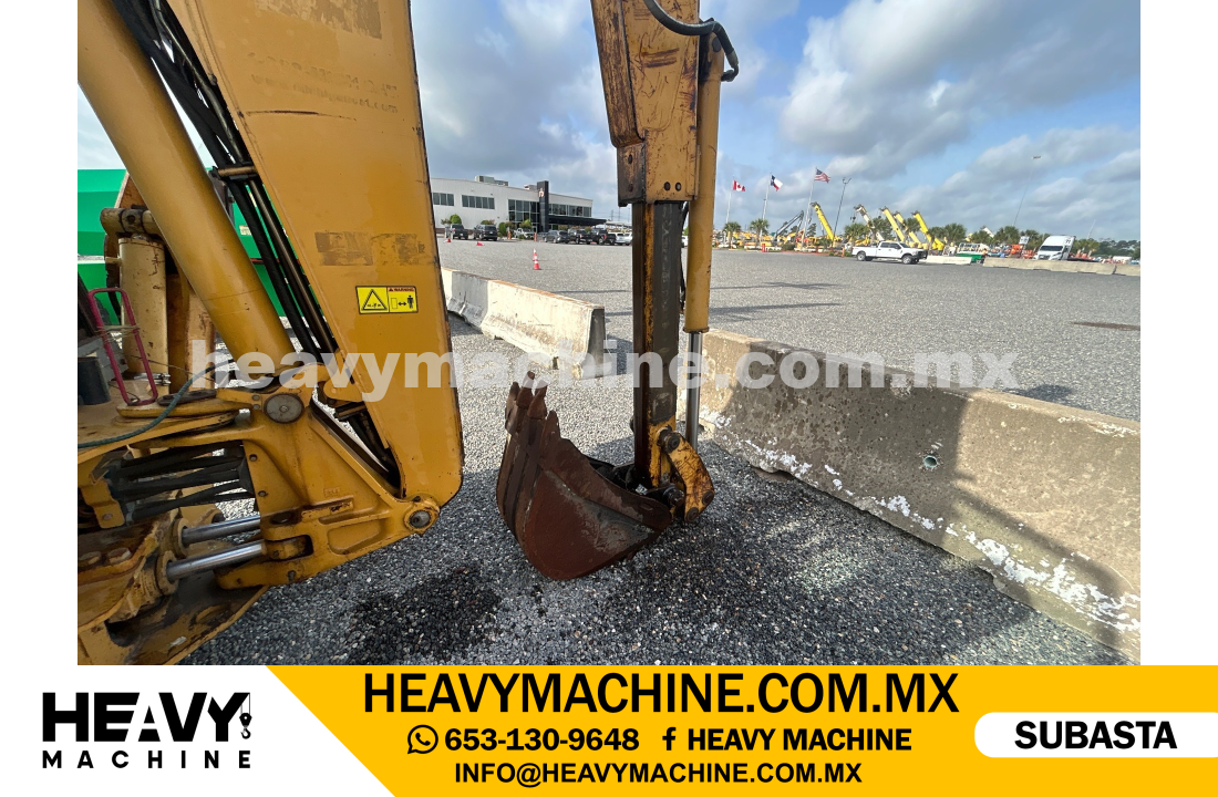 Maquinaria Pesada Retroexcavadora 2005 CAT 420D
